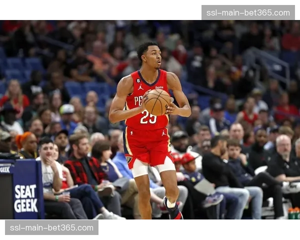 尼斯前锋莫菲恢复完整合练，有望在周末联赛中复出