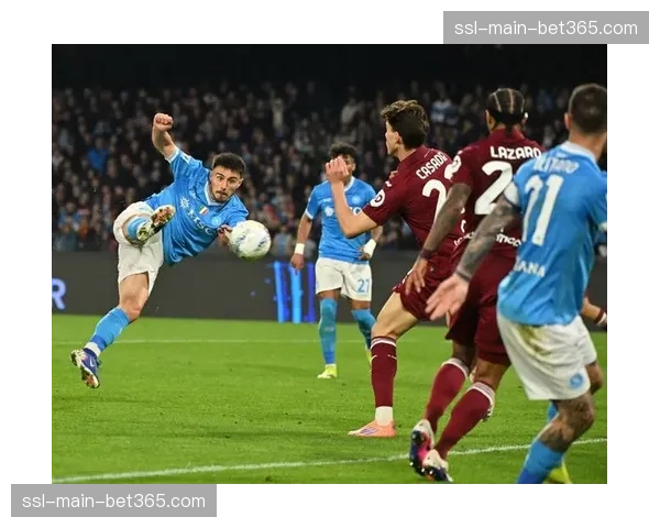 都灵队赛前训练曝光，主帅演练三中卫体系应对米兰双翼卫